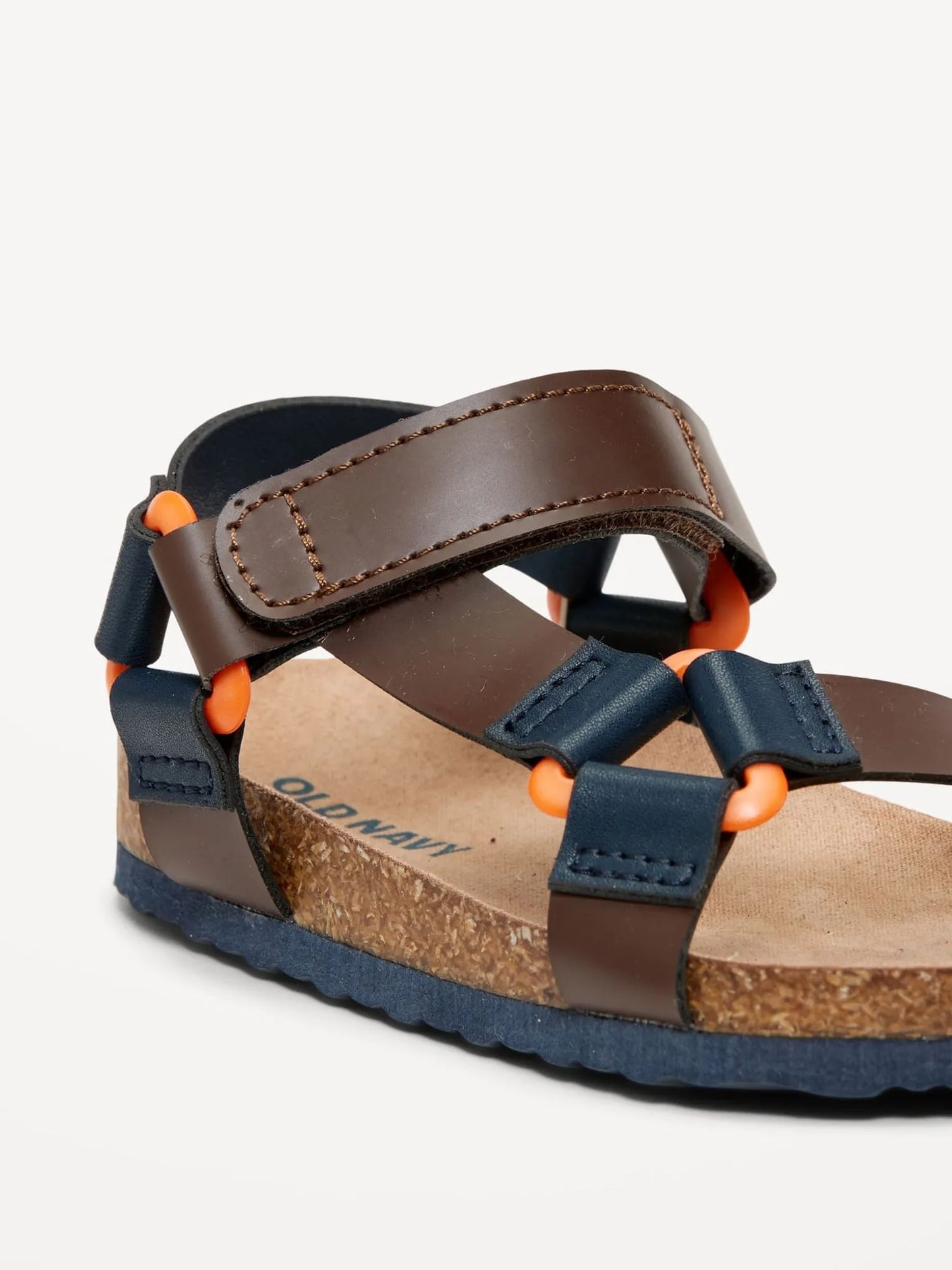 Huaraches de piel sintética para niño marca Old Navy