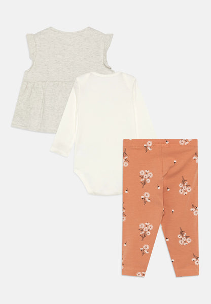 Set de 3 piezas de algodón para niña marca Carter´s